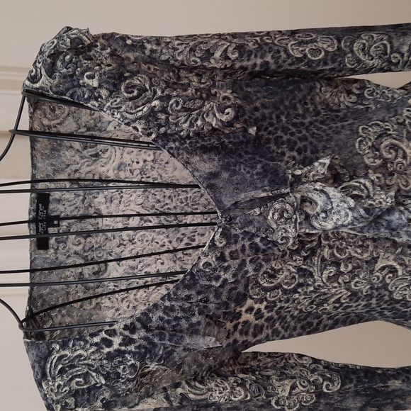 Karen Kane ruffled blouse - medium - Picture 2 of 6